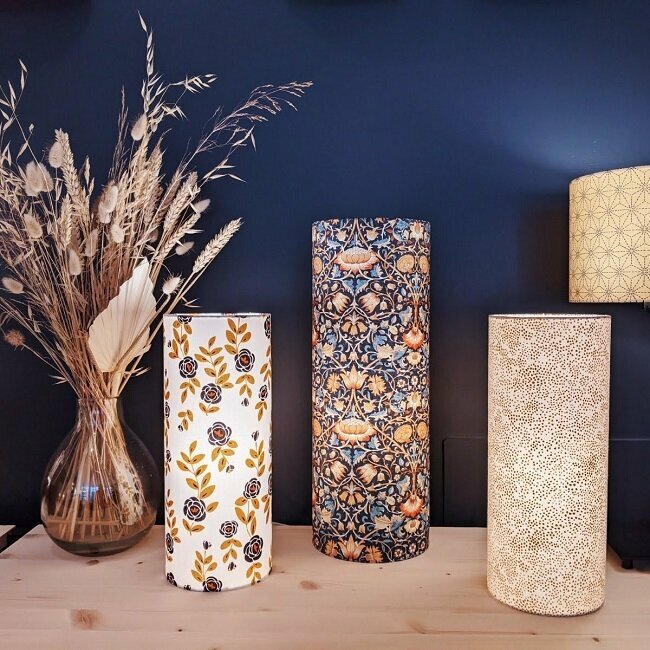 Lampe tube à poser en tissu style boho chic nature motif art deco vegetal -  Lodden Morris & co